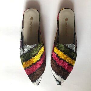 NWT Ayca designs silk velvet rainbow tapestry pointed toe mules